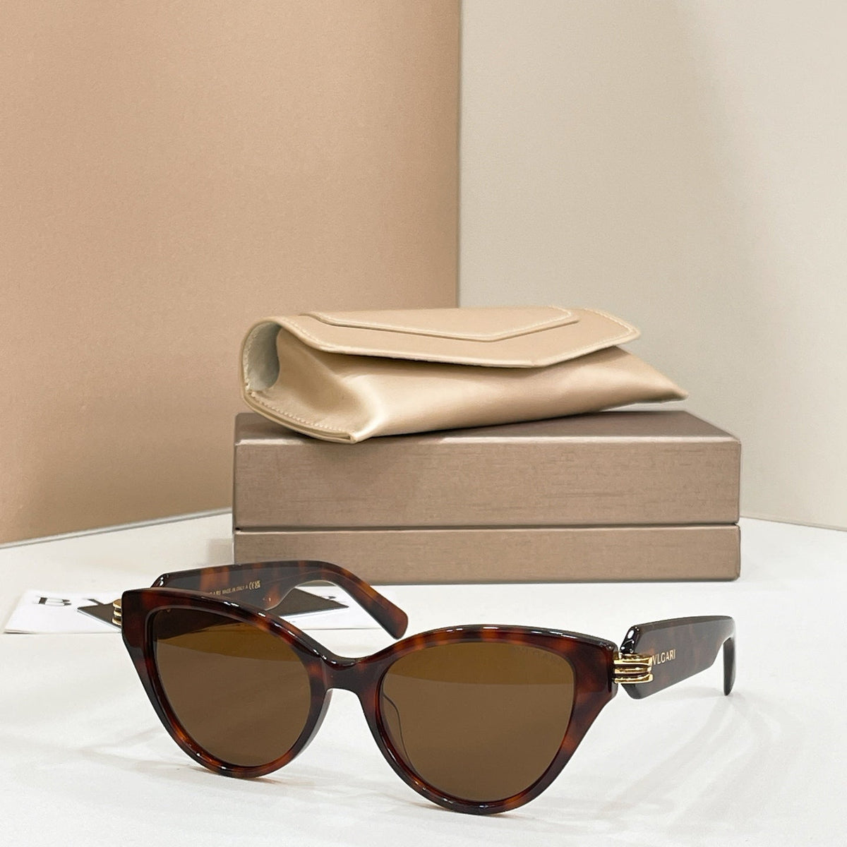 Bvlgari BV 50045I Sunglasses product image 4, provided for visual reference and product detail review