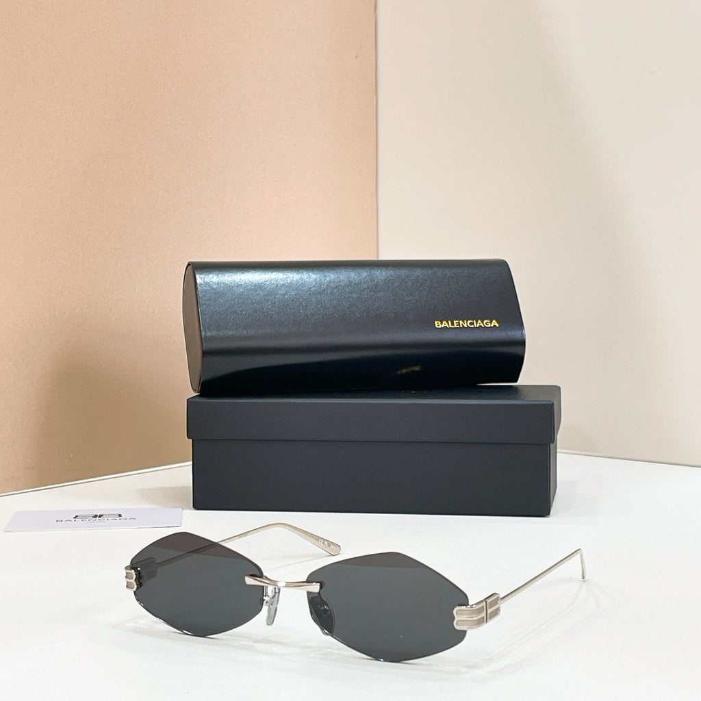 Balenciaga BB0811S Sunglasses product image 1, provided for visual reference and product detail review