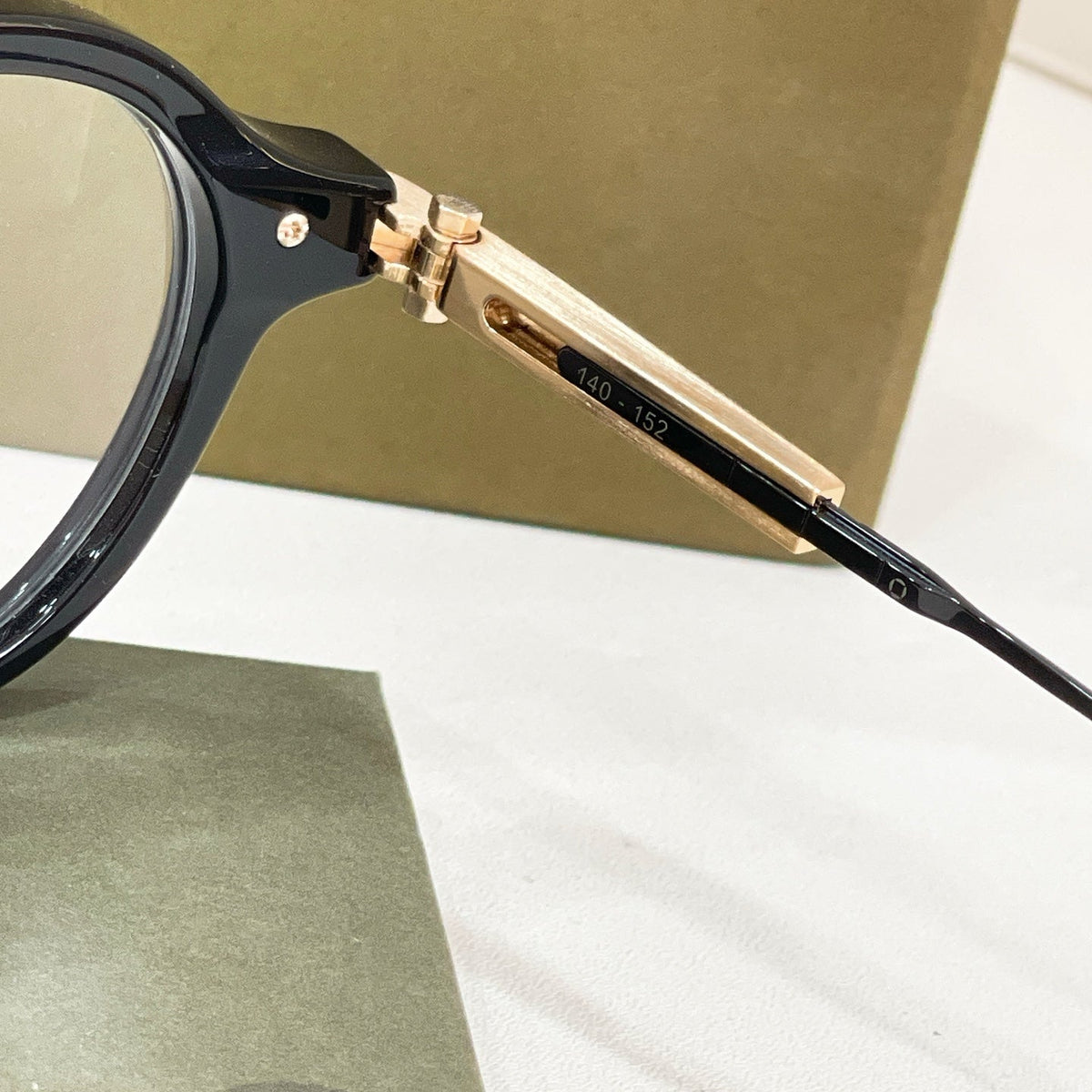 AKONI AKX-415C Sunglasses product image 7, provided for visual reference and product detail review