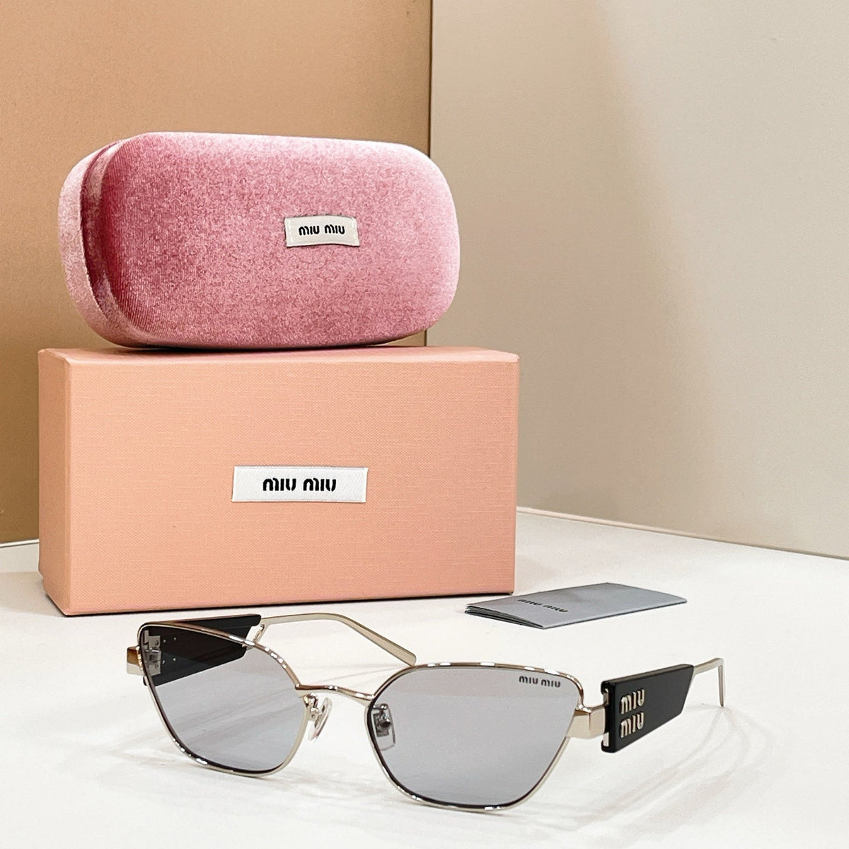 Miu Miu SMU 65WS Sunglasses product image 2, provided for visual reference and product detail review
