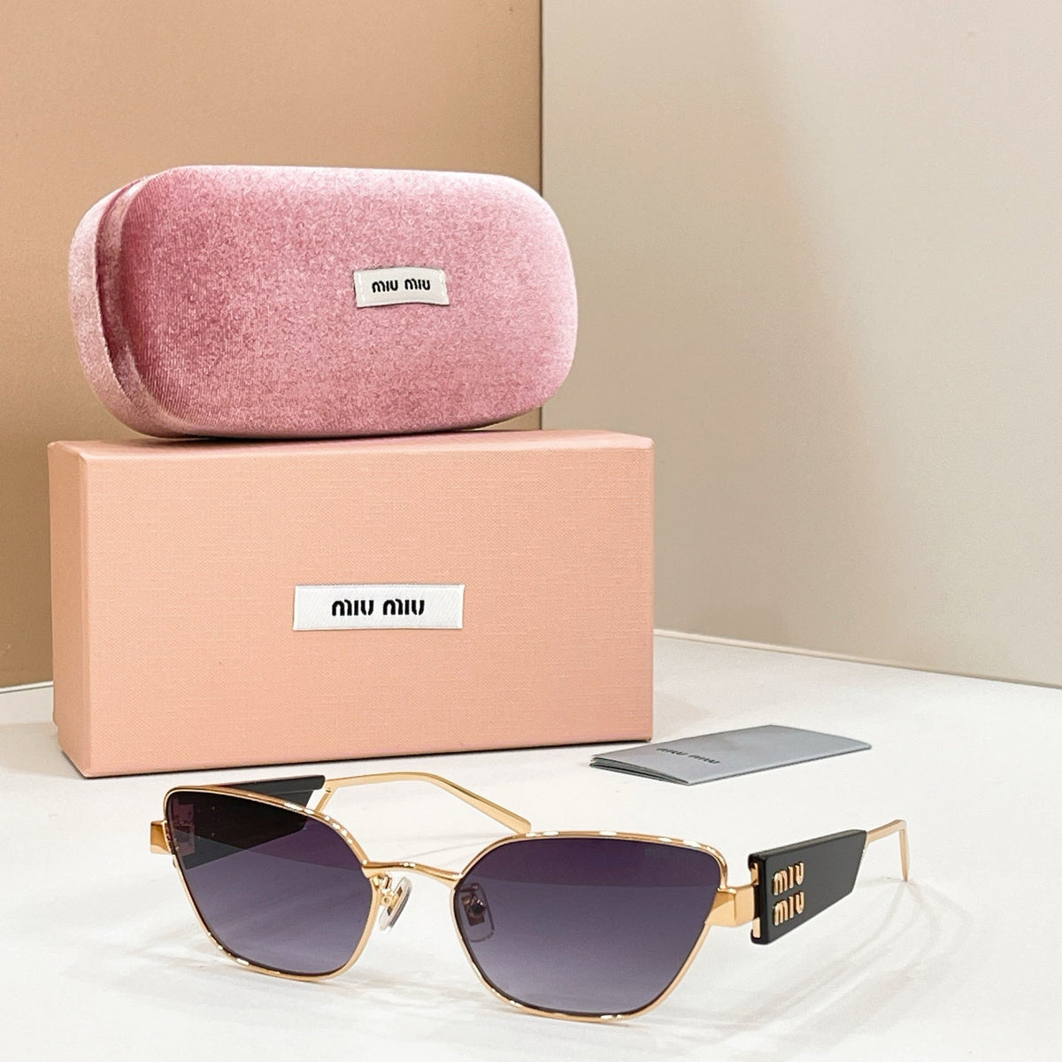 Miu Miu SMU 65WS Sunglasses product image 3, provided for visual reference and product detail review