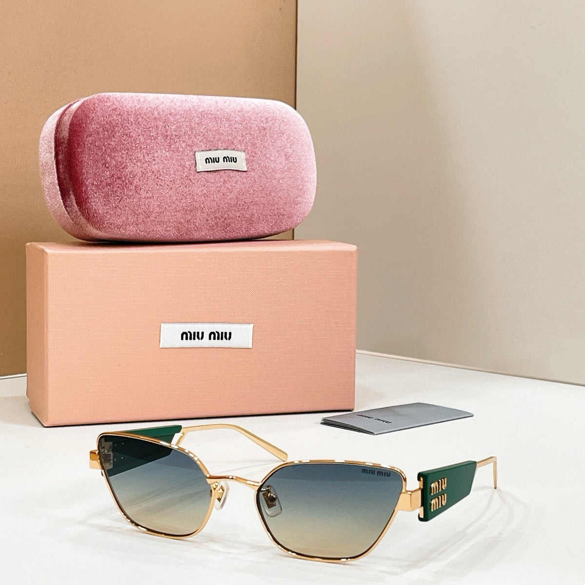 Miu Miu SMU 65WS Sunglasses product image 5, provided for visual reference and product detail review