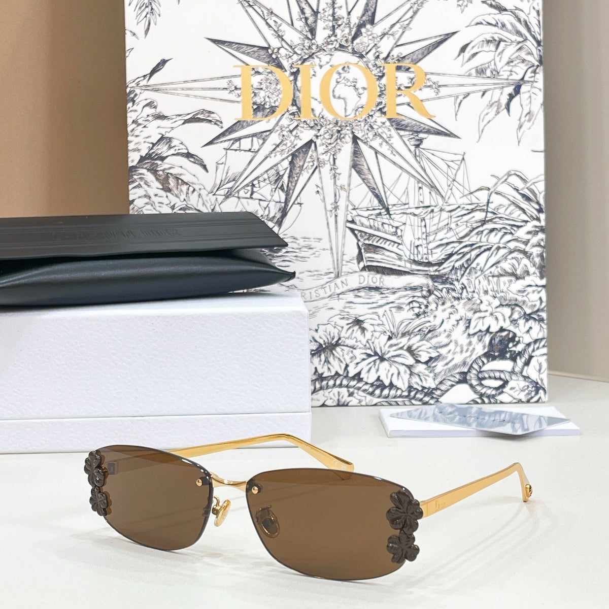 Dior Clover S1U Sunglasses product image 1, provided for visual reference and product detail review
