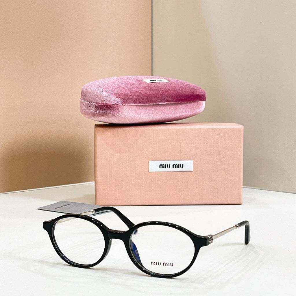 Miu Miu SMU B62 Sunglasses product image 3, provided for visual reference and product detail review