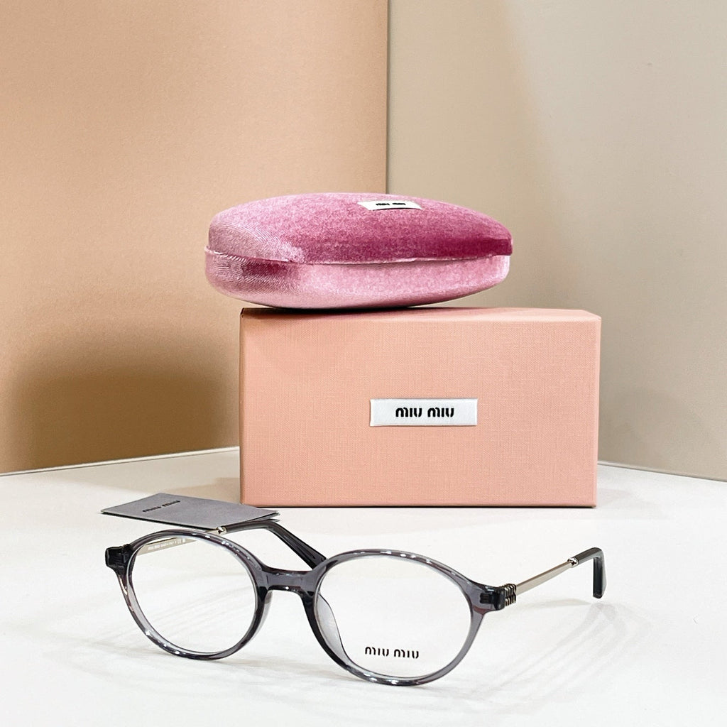 Miu Miu SMU B62 Sunglasses product image 5, provided for visual reference and product detail review