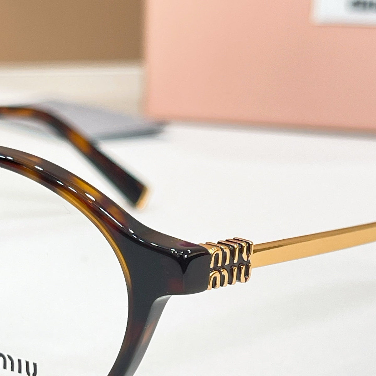 Miu Miu SMU B62 Sunglasses product image 6, provided for visual reference and product detail review