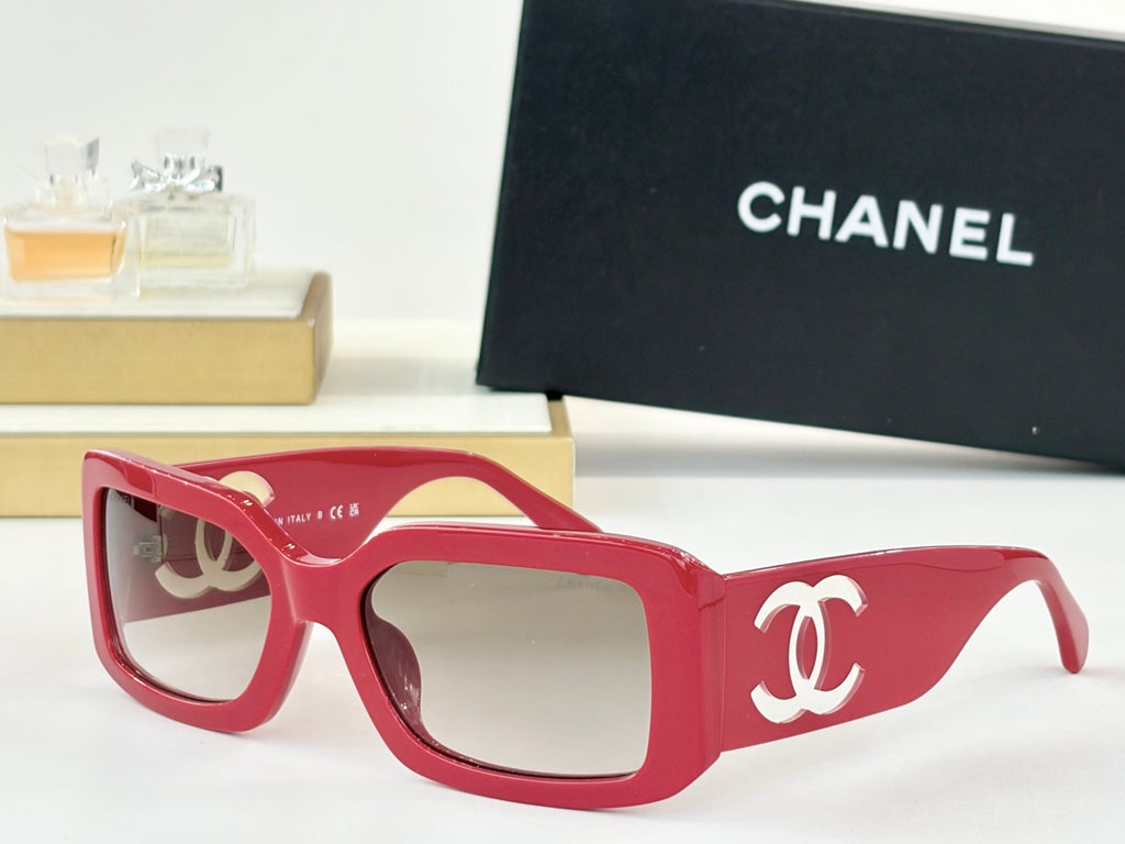 Chanel CH5526 Sunglasses product image 3, provided for visual reference and product detail review