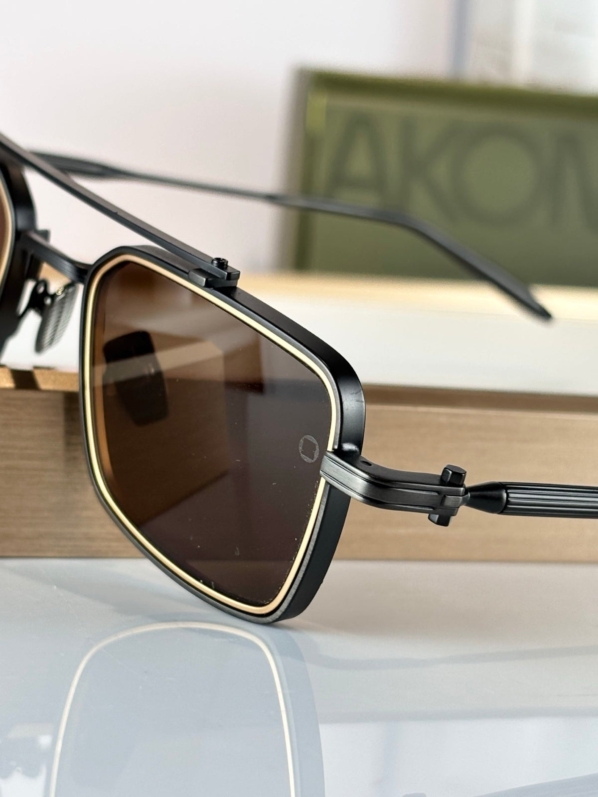 AKONI AKS-304A Sunglasses product image 7, provided for visual reference and product detail review