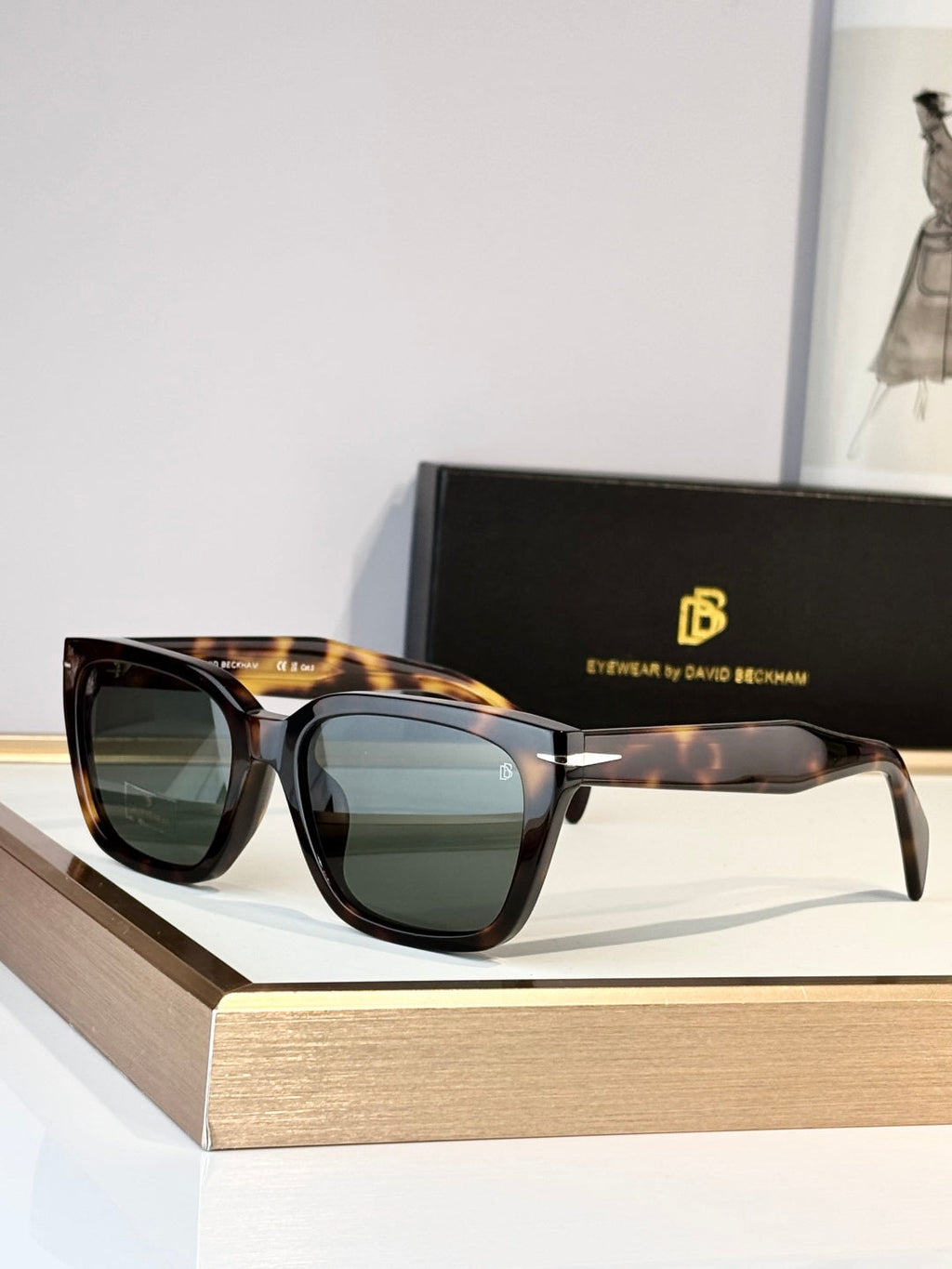 David Beckham DB7135 Sunglasses product image 1, provided for visual reference and product detail review