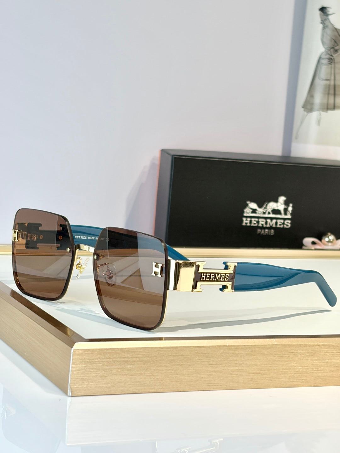 Hermes H8021 Sunglasses product image 7, provided for visual reference and product detail review