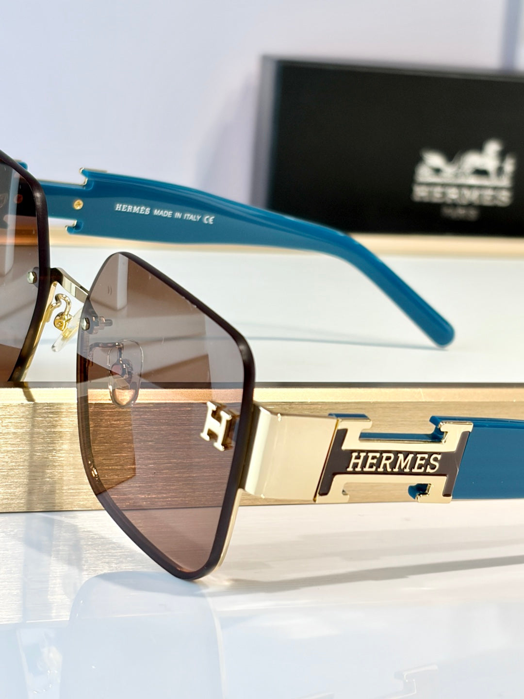 Hermes H8021 Sunglasses product image 8, provided for visual reference and product detail review