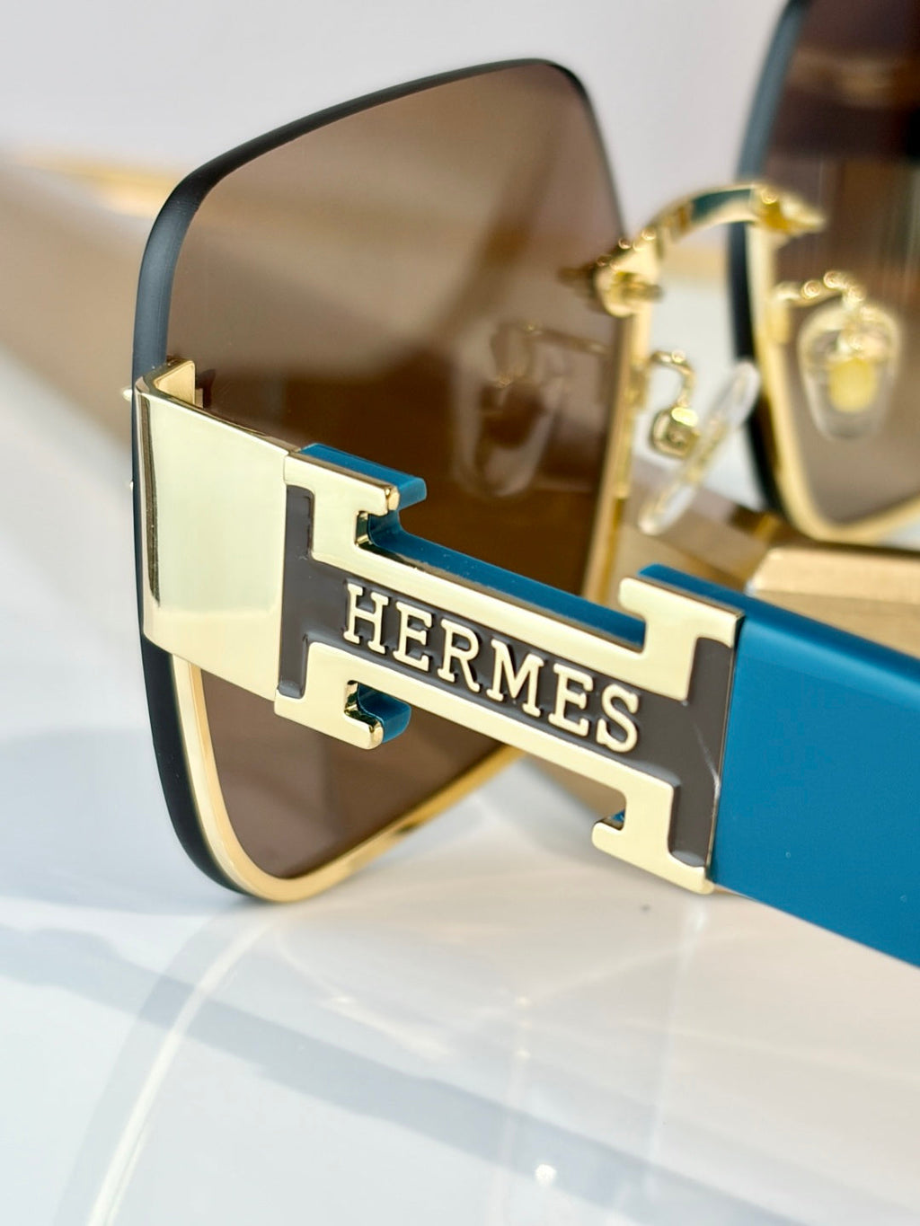 Hermes H8021 Sunglasses product image 9, provided for visual reference and product detail review