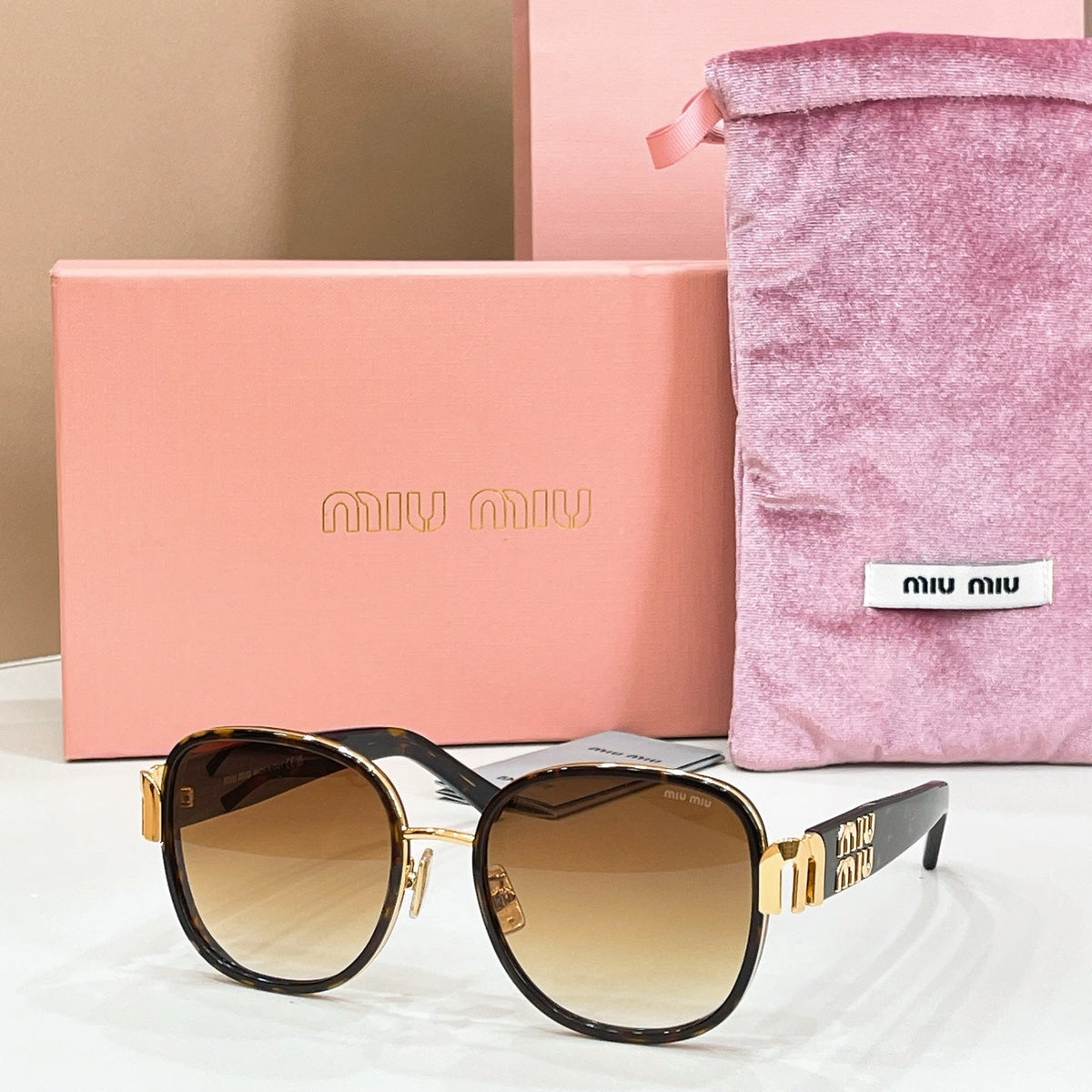 Miu Miu SMU 56WS Sunglasses product image 2, provided for visual reference and product detail review