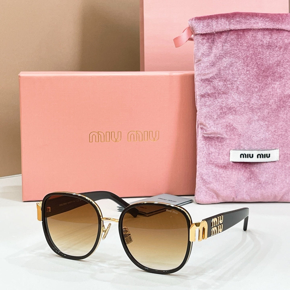 Miu Miu SMU 56WS Sunglasses product image 3, provided for visual reference and product detail review