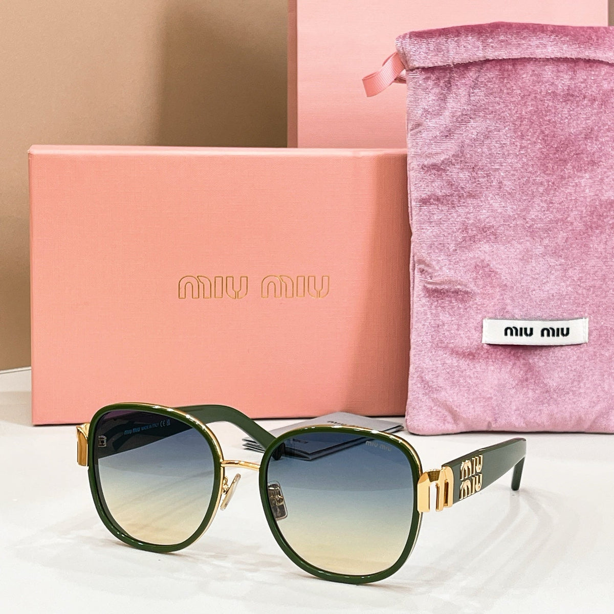Miu Miu SMU 56WS Sunglasses product image 1, provided for visual reference and product detail review
