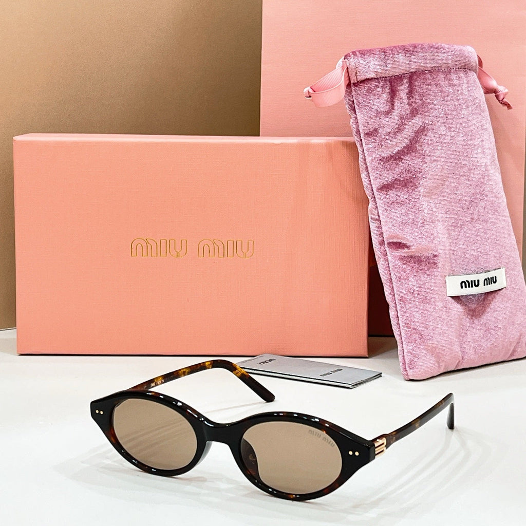Miu Miu SMU 66WS Sunglasses product image 1, provided for visual reference and product detail review