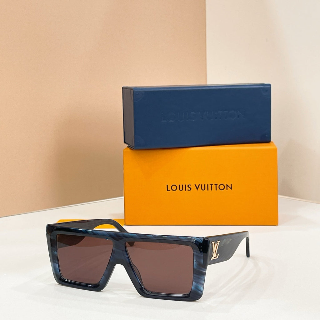Louis Vuitton Z2916 Eyeglass Frames product image 2, provided for visual reference and product detail review
