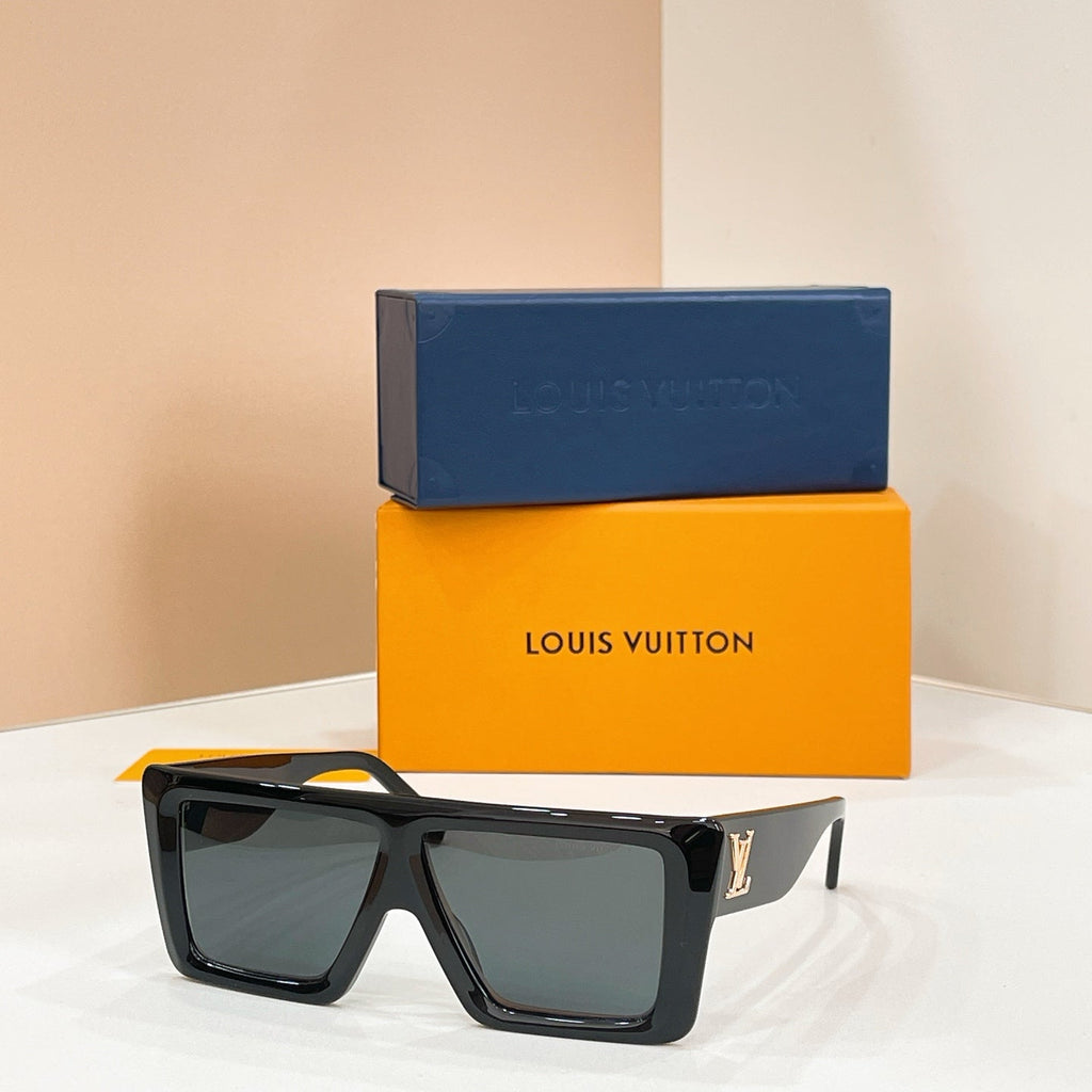 Louis Vuitton Z2916 Eyeglass Frames product image 3, provided for visual reference and product detail review