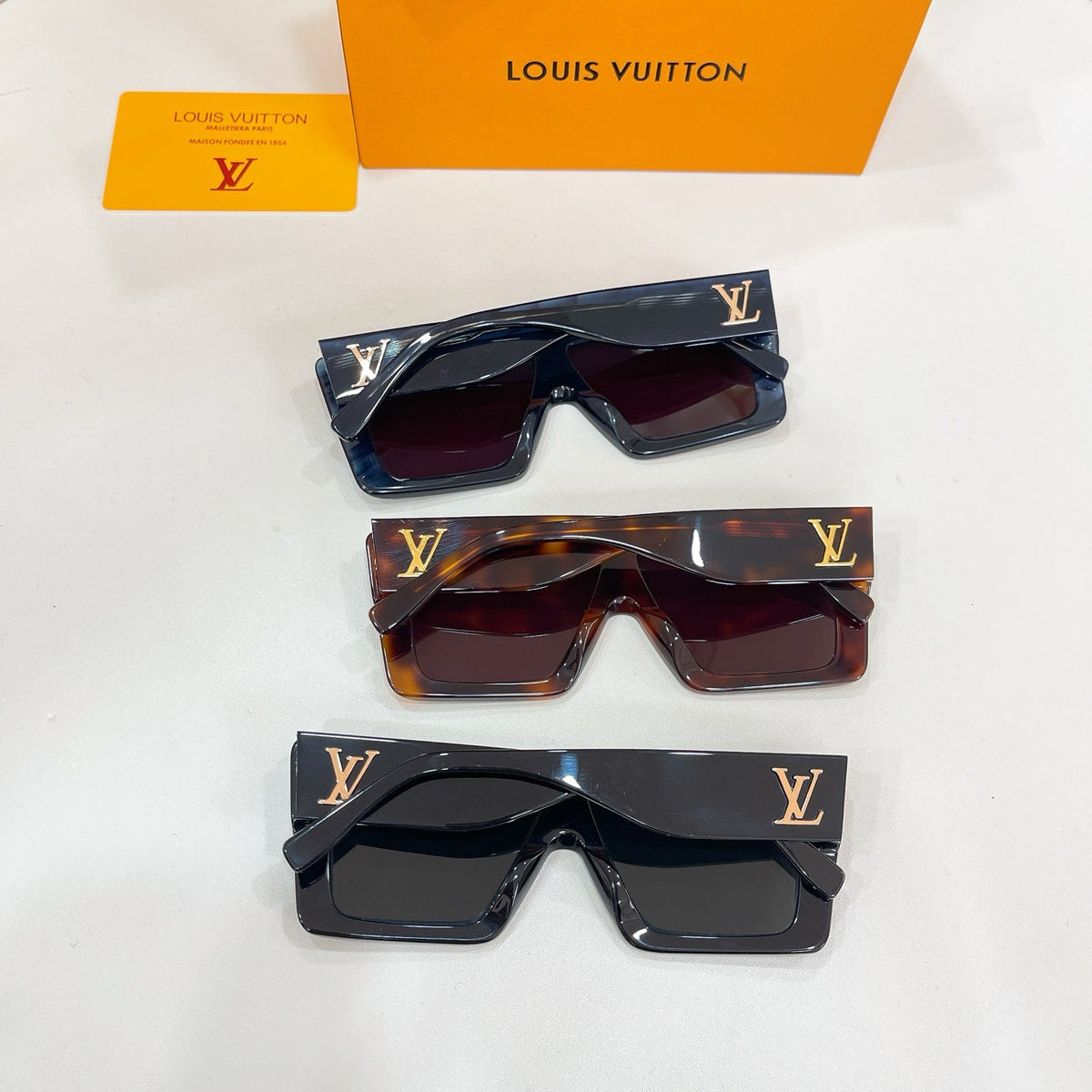 Louis Vuitton Z2916 Eyeglass Frames product image 9, provided for visual reference and product detail review