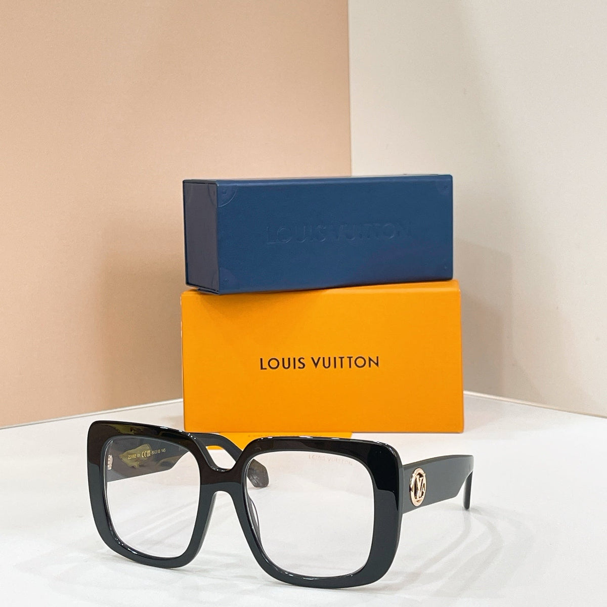 Louis Vuitton Z2592 Eyeglass Frames product image 4, provided for visual reference and product detail review