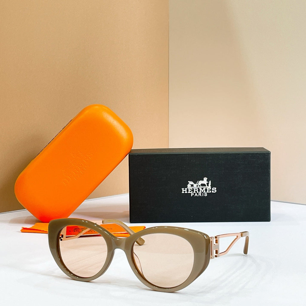 Hermes H8125S Sunglasses product image 1, provided for visual reference and product detail review