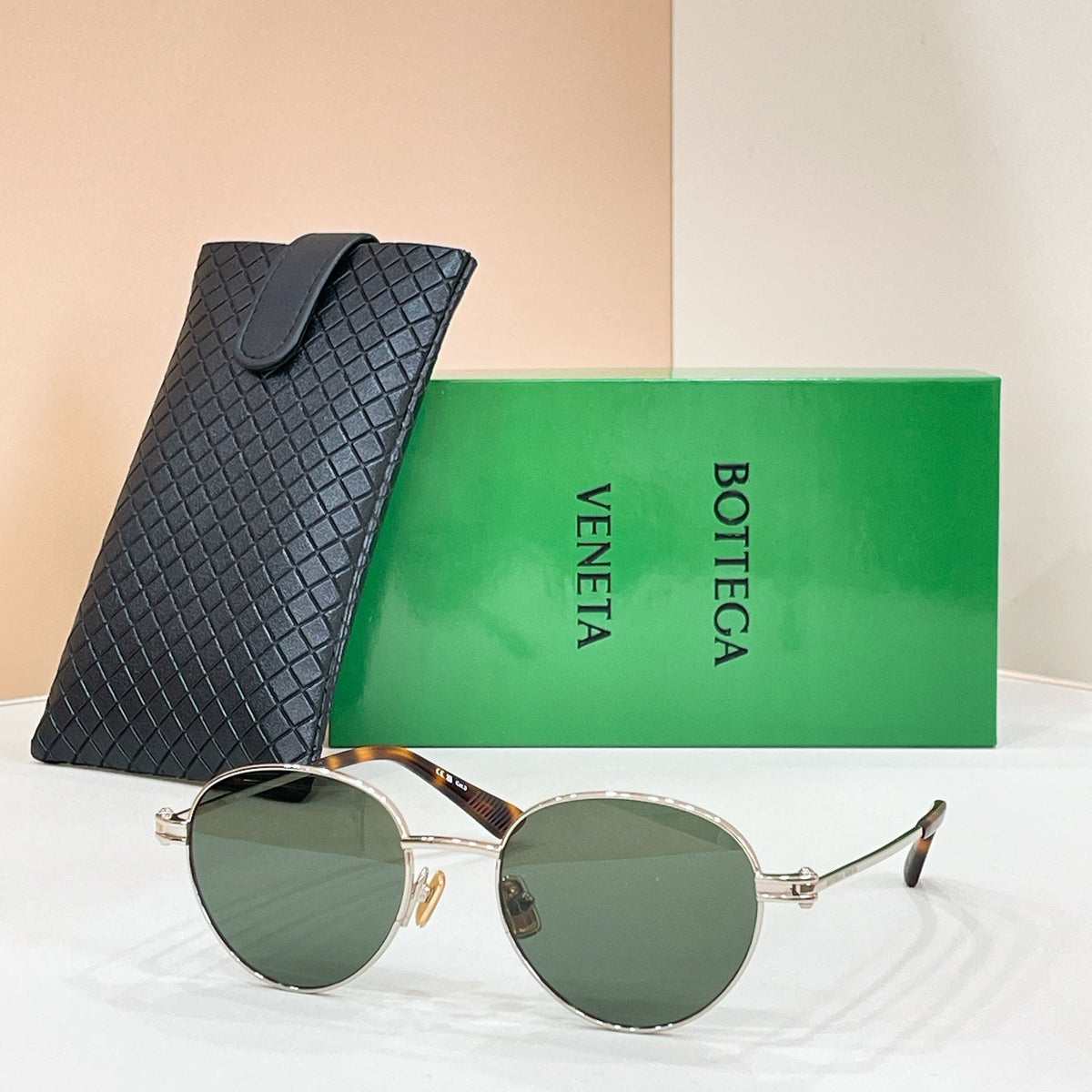 Bottega Veneta BV1382S Sunglasses product image 2, provided for visual reference and product detail review