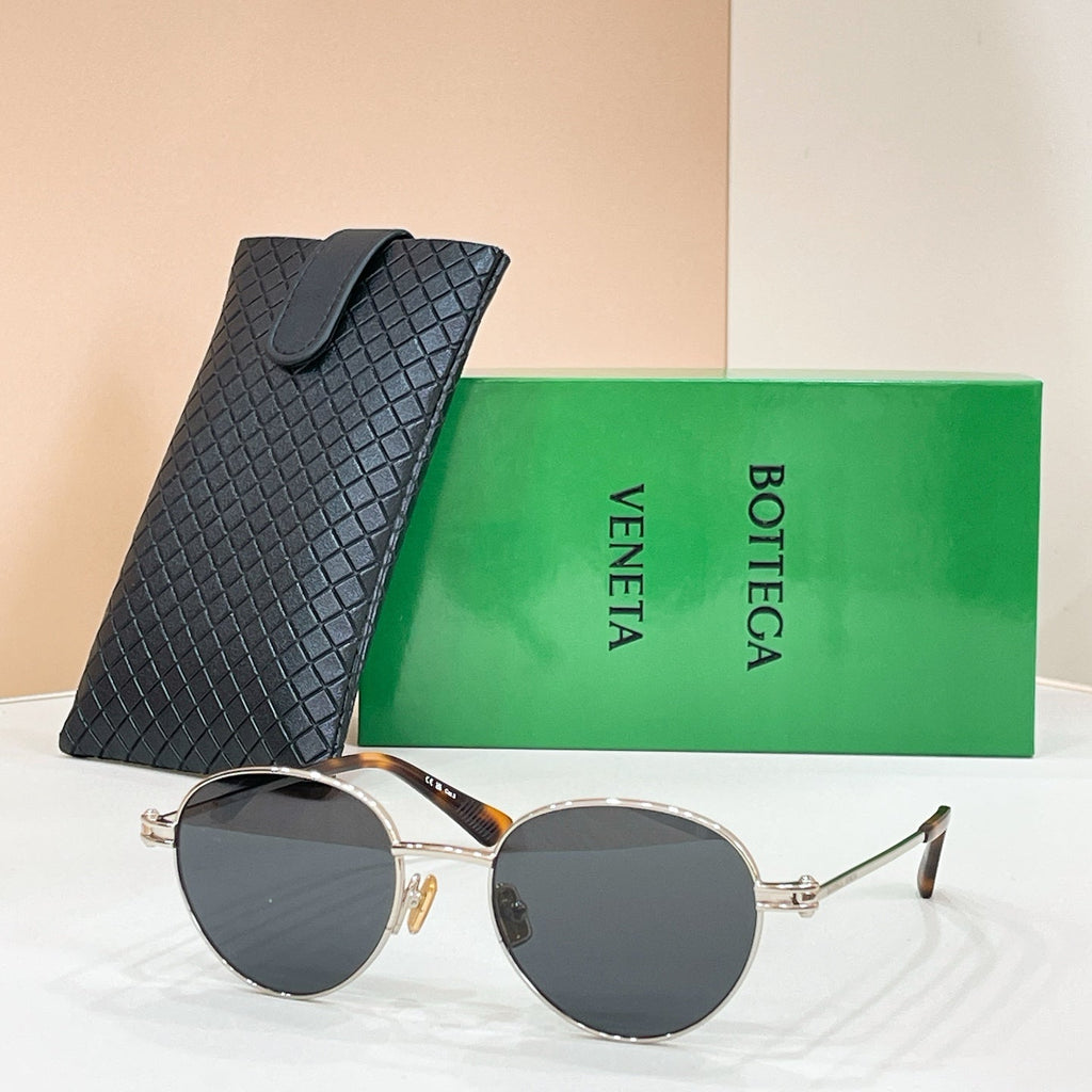 Bottega Veneta BV1382S Sunglasses product image 5, provided for visual reference and product detail review