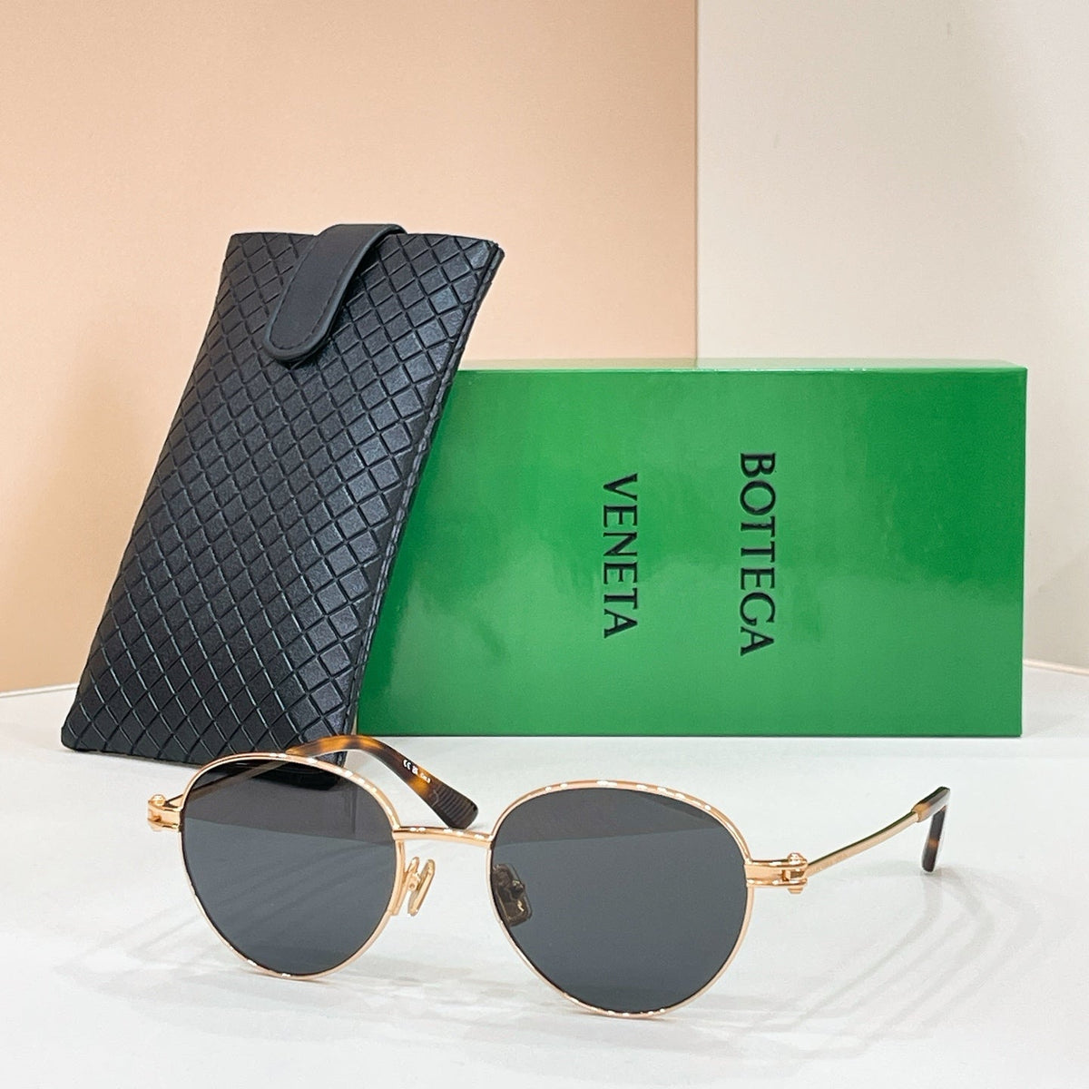 Bottega Veneta BV1382S Sunglasses product image 1, provided for visual reference and product detail review