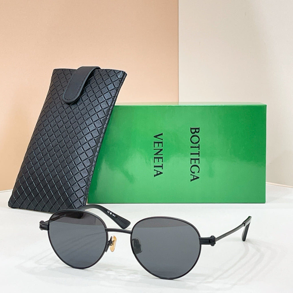 Bottega Veneta BV1382S Sunglasses product image 8, provided for visual reference and product detail review