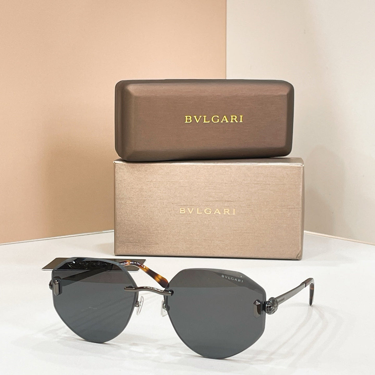 Bvlgari BV40059U Sunglasses product image 4, provided for visual reference and product detail review