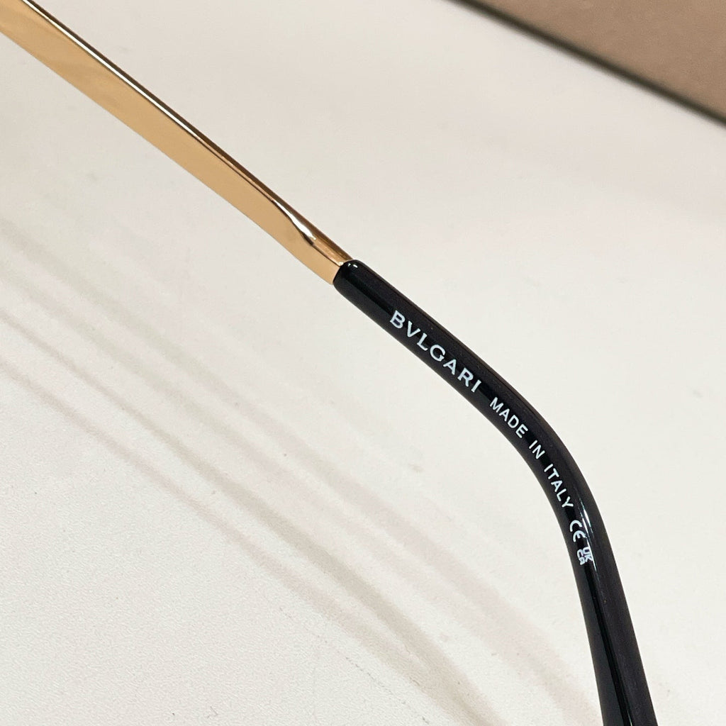 Bvlgari BV40059U Sunglasses product image 9, provided for visual reference and product detail review
