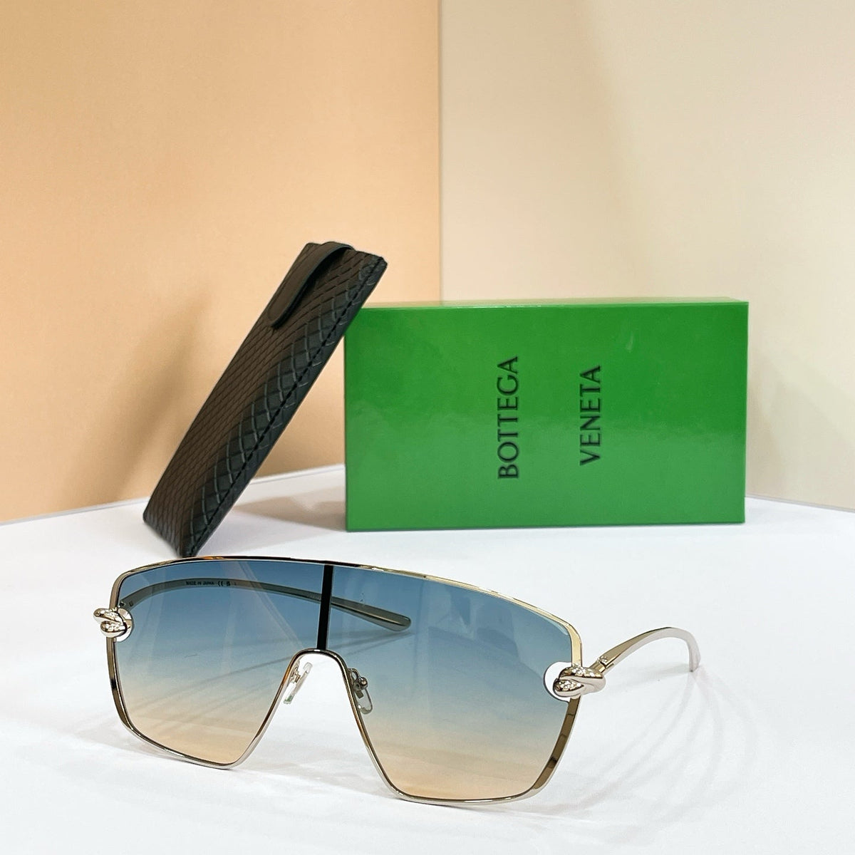 Bottega Veneta BV1515S Sunglasses product image 2, provided for visual reference and product detail review