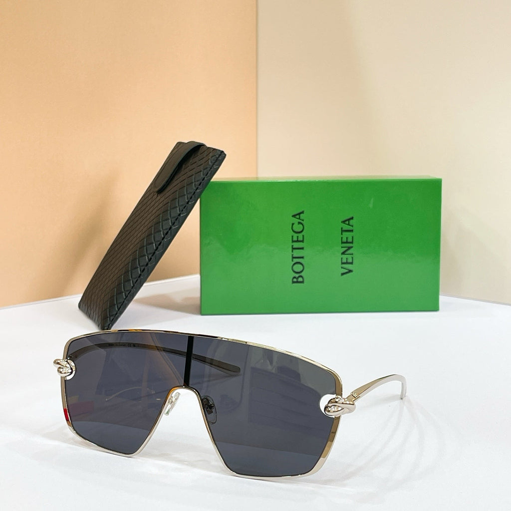 Bottega Veneta BV1515S Sunglasses product image 4, provided for visual reference and product detail review