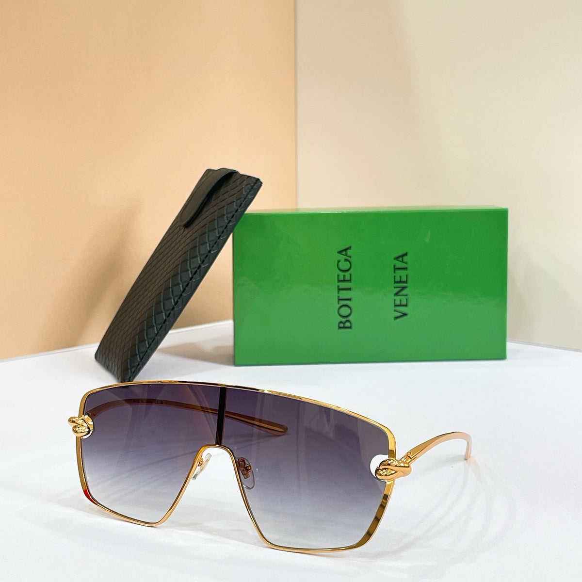 Bottega Veneta BV1515S Sunglasses product image 5, provided for visual reference and product detail review