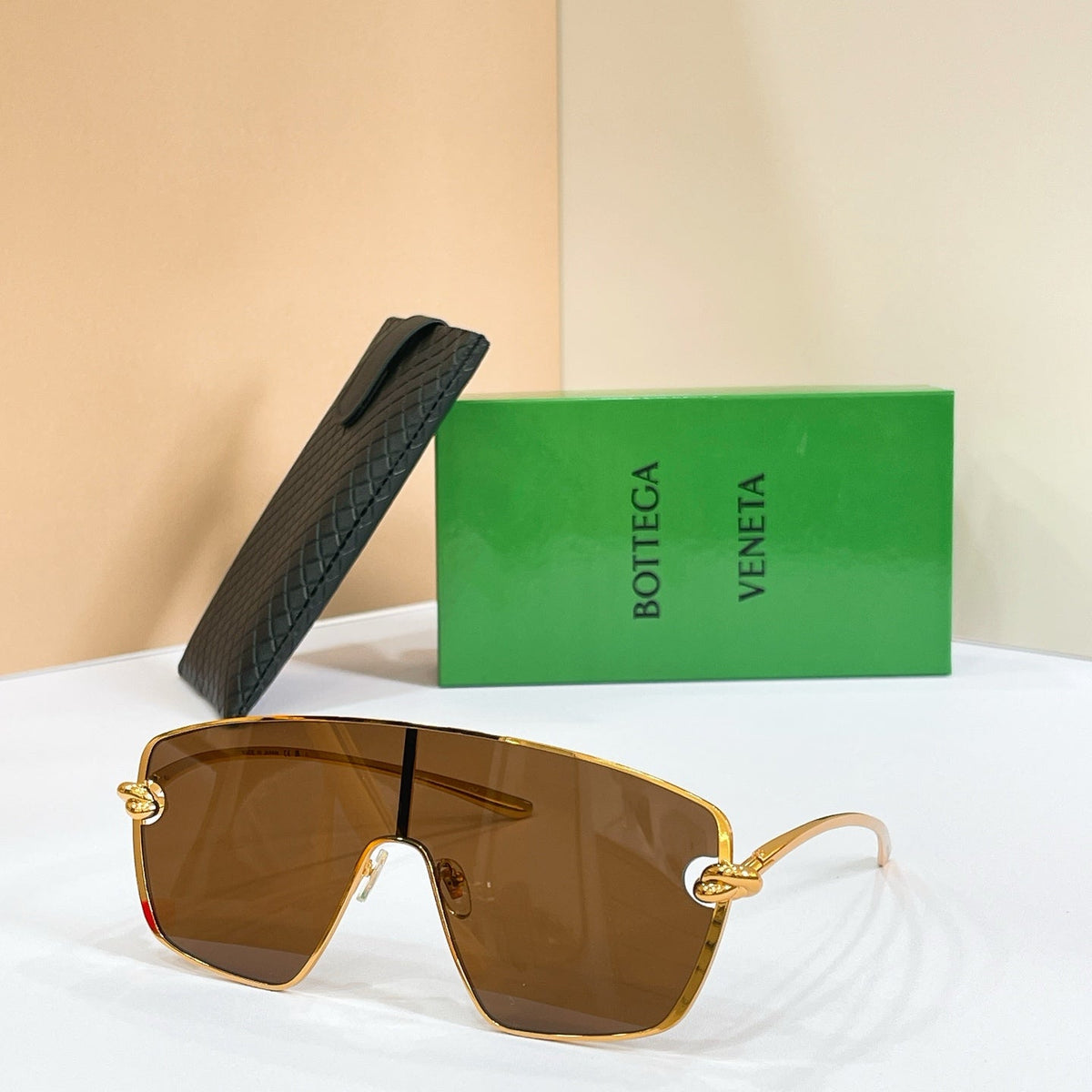 Bottega Veneta BV1515S Sunglasses product image 6, provided for visual reference and product detail review