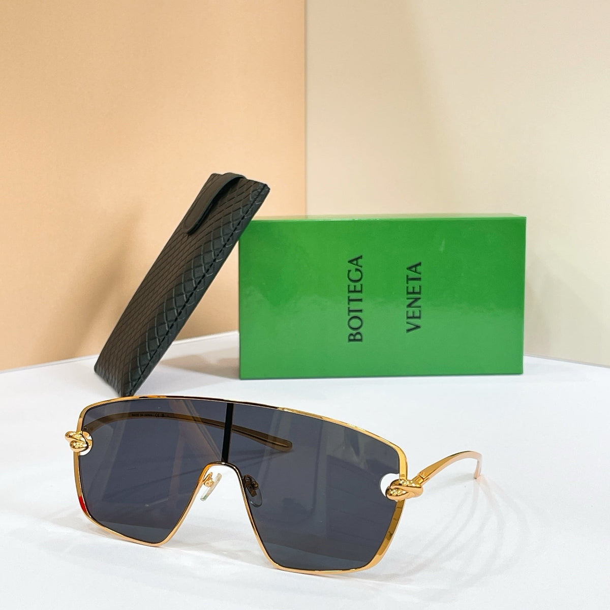Bottega Veneta BV1515S Sunglasses product image 7, provided for visual reference and product detail review