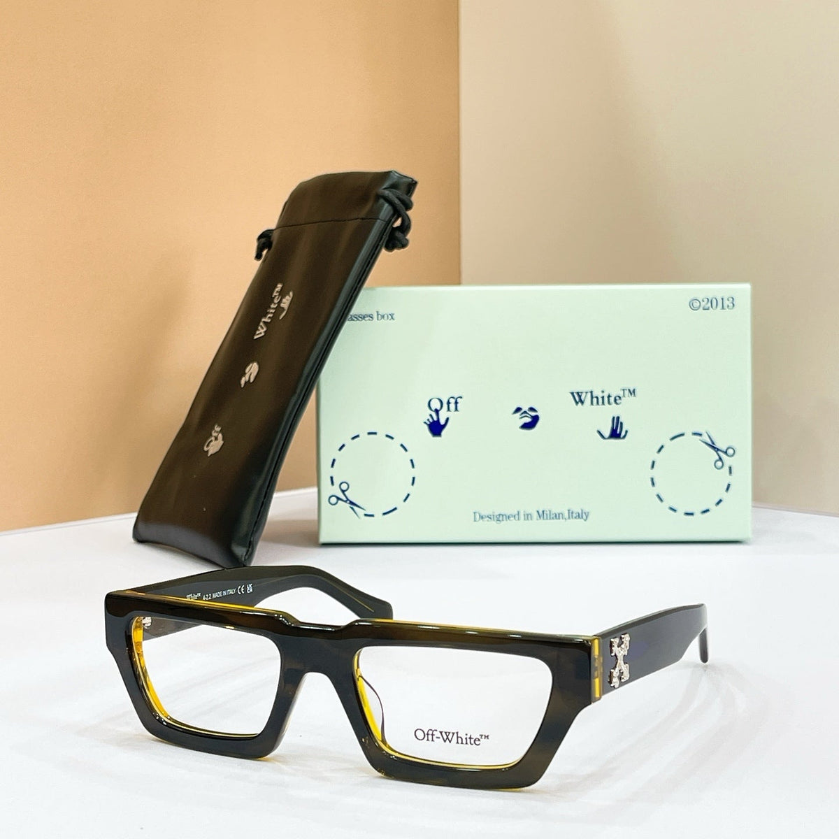 Off-White Oer 1002 Sunglasses product image 3, provided for visual reference and product detail review