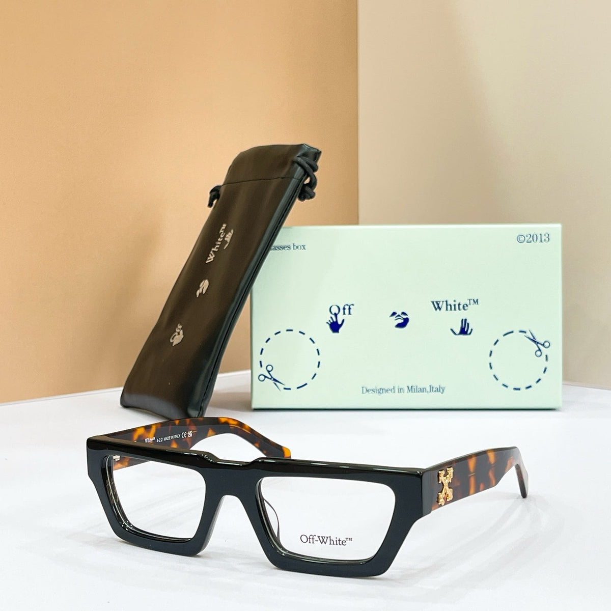 Off-White Oer 1002 Sunglasses product image 8, provided for visual reference and product detail review