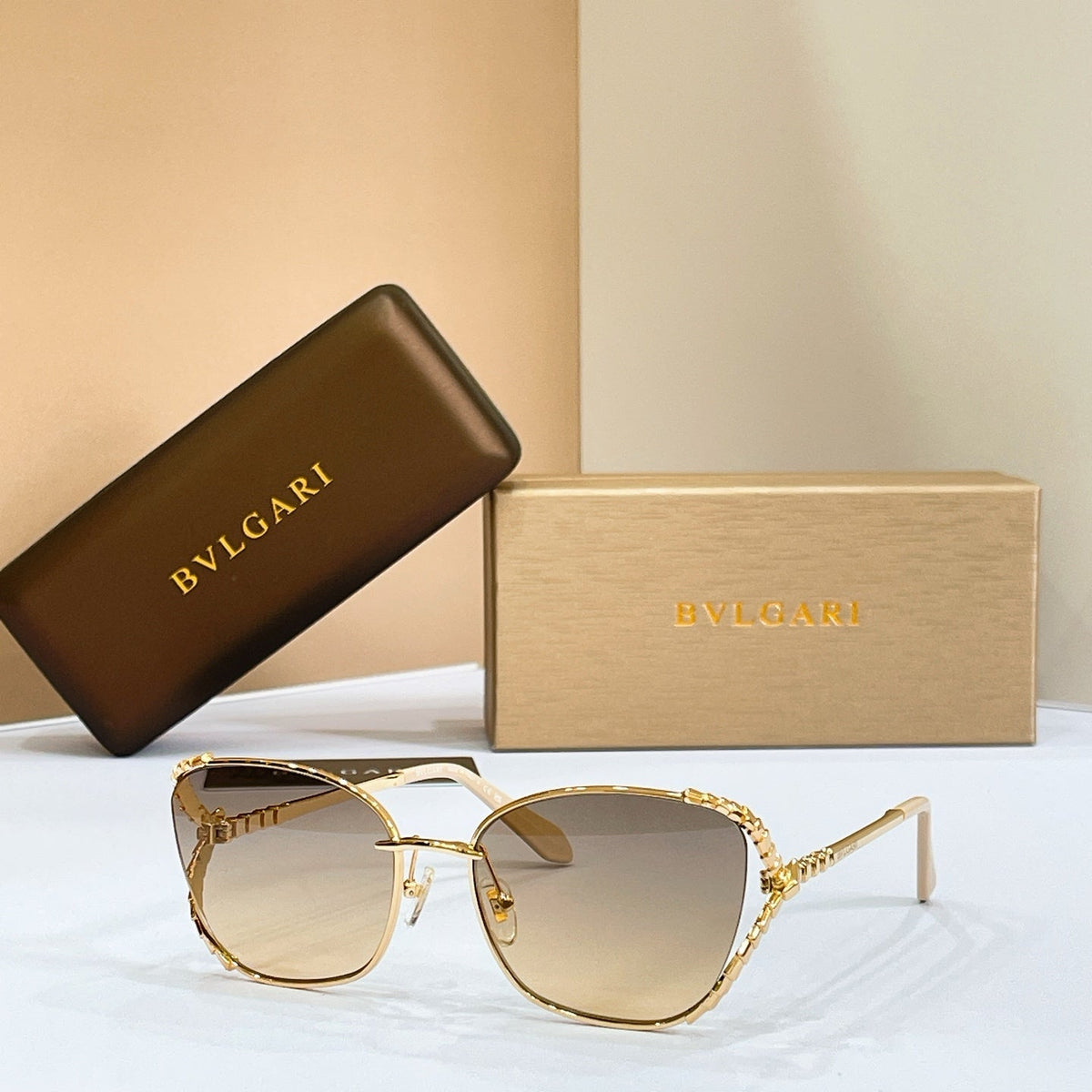 Bvlgari BV40081U Sunglasses product image 3, provided for visual reference and product detail review