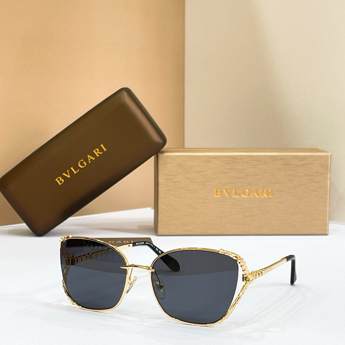 Bvlgari BV40081U Sunglasses product image 5, provided for visual reference and product detail review