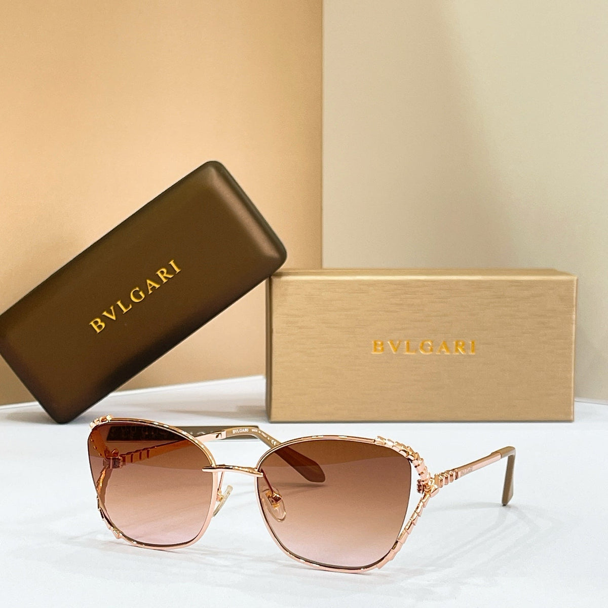 Bvlgari BV40081U Sunglasses product image 7, provided for visual reference and product detail review
