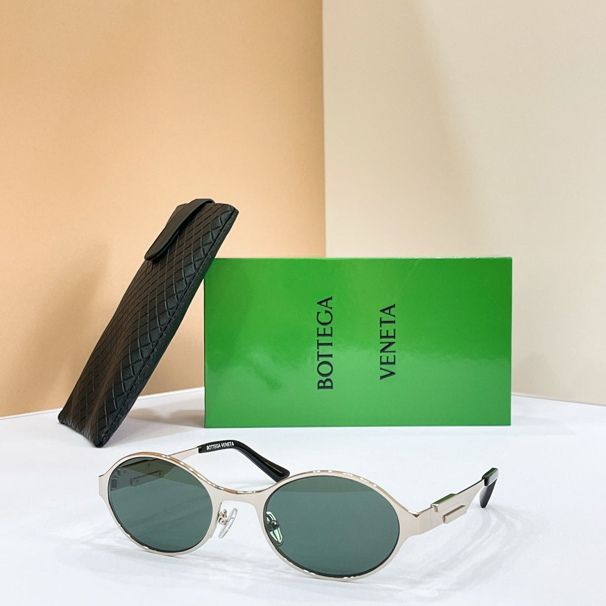 Bottega Veneta BV1456S Sunglasses product image 1, provided for visual reference and product detail review