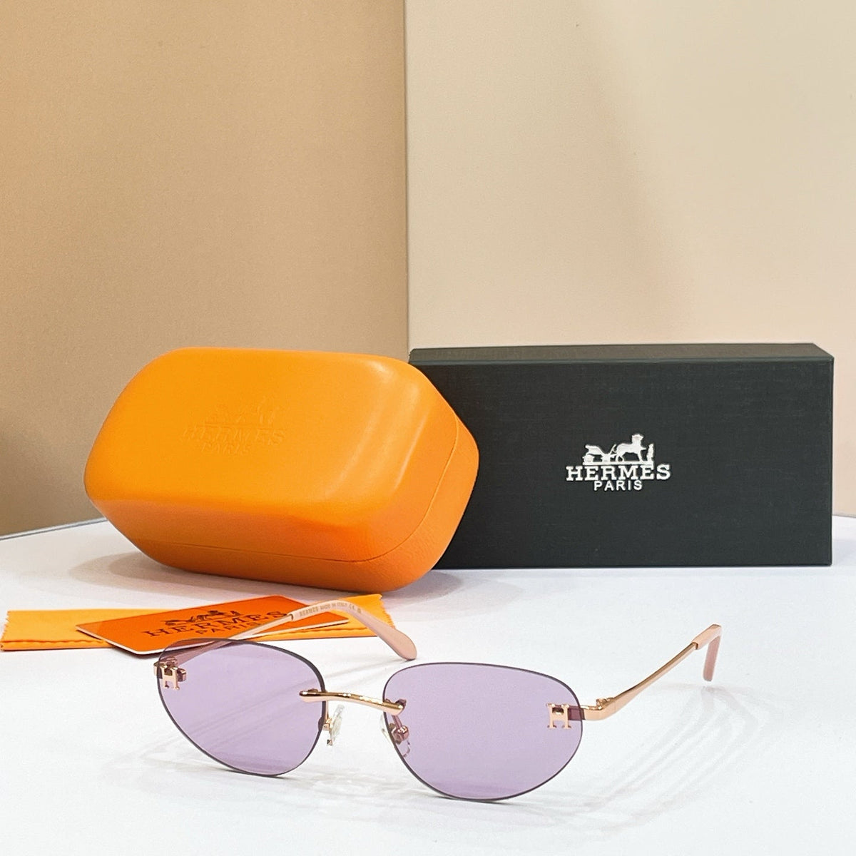 Hermes H8028 Sunglasses product image 1, provided for visual reference and product detail review
