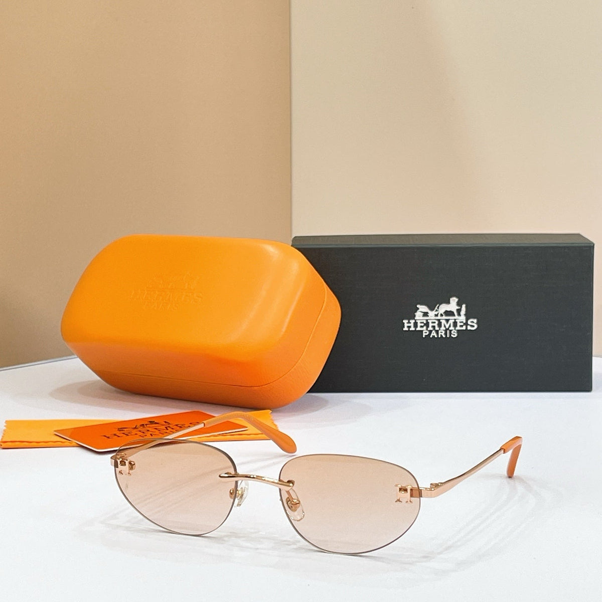 Hermes H8028 Sunglasses product image 2, provided for visual reference and product detail review