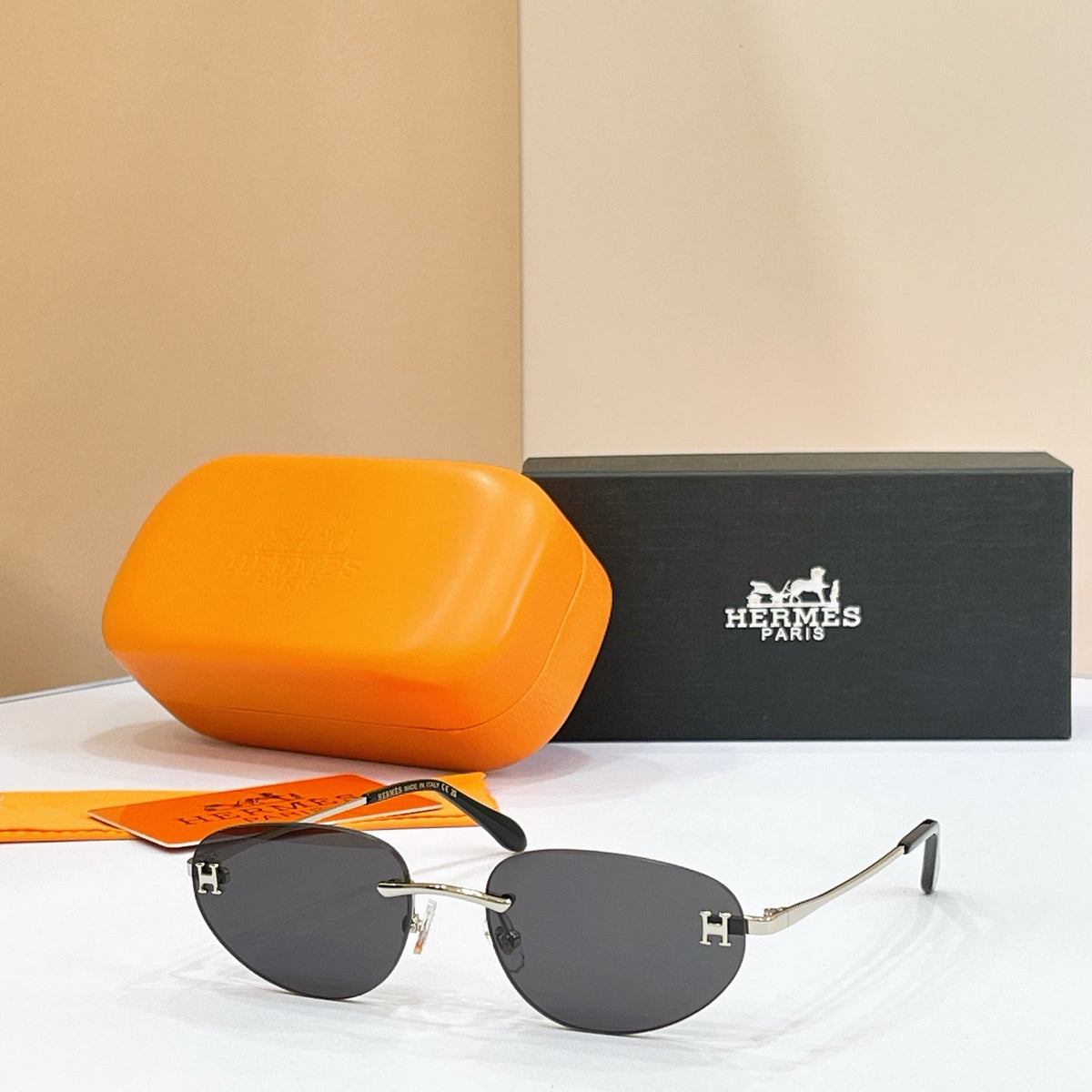 Hermes H8028 Sunglasses product image 3, provided for visual reference and product detail review