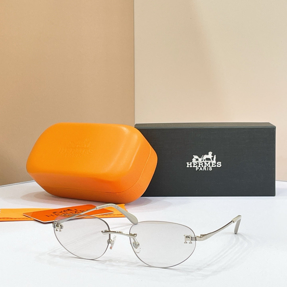 Hermes H8028 Sunglasses product image 4, provided for visual reference and product detail review