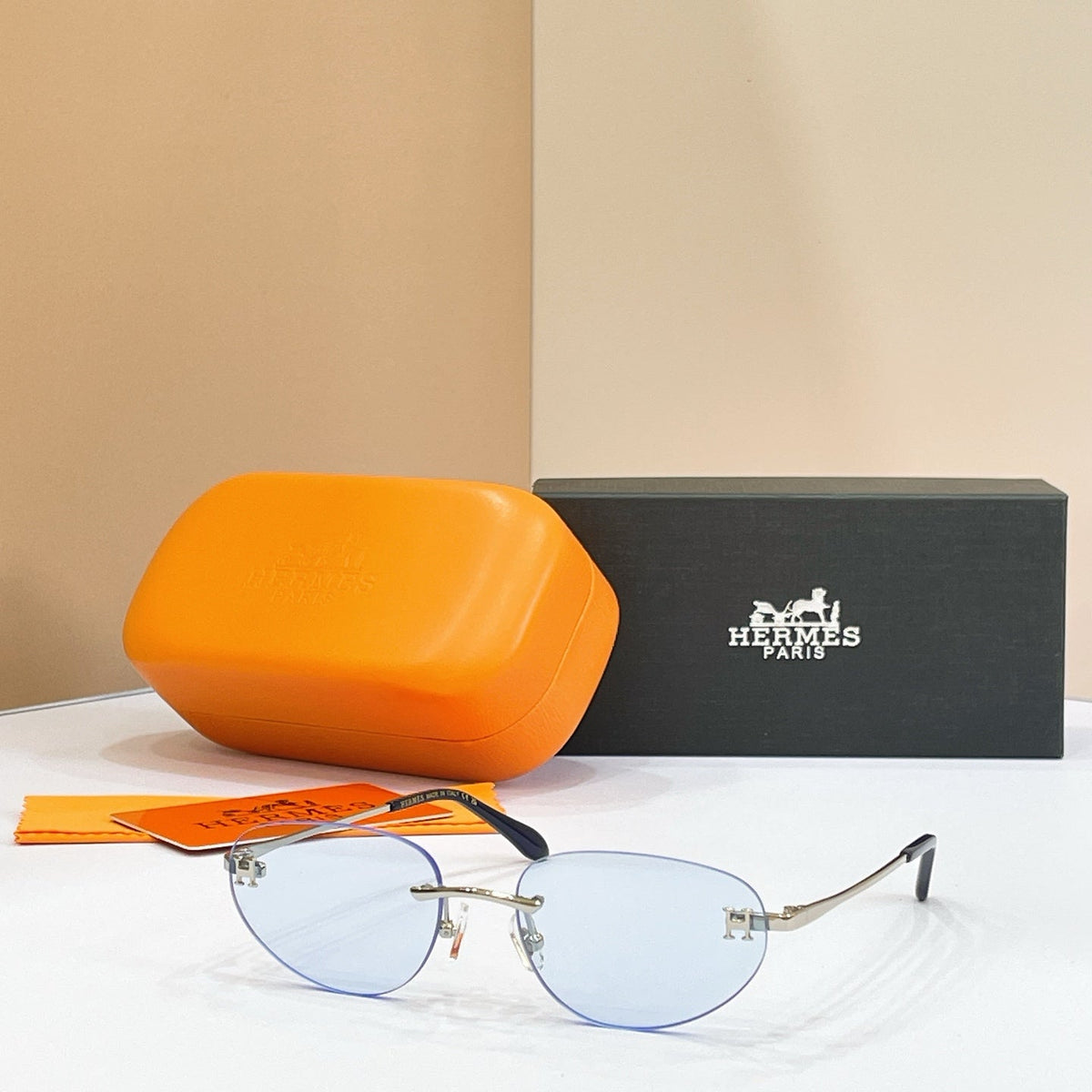 Hermes H8028 Sunglasses product image 5, provided for visual reference and product detail review