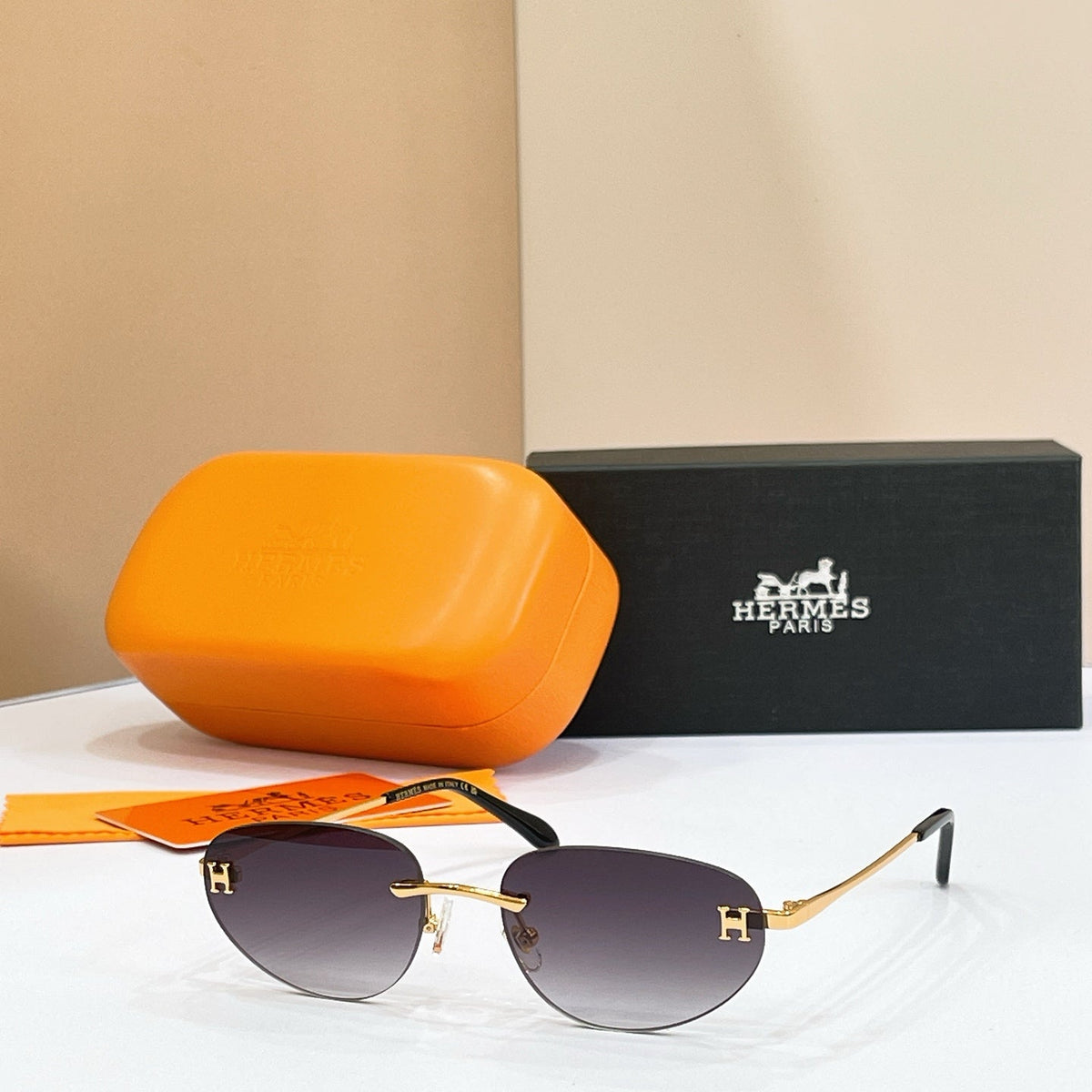 Hermes H8028 Sunglasses product image 8, provided for visual reference and product detail review