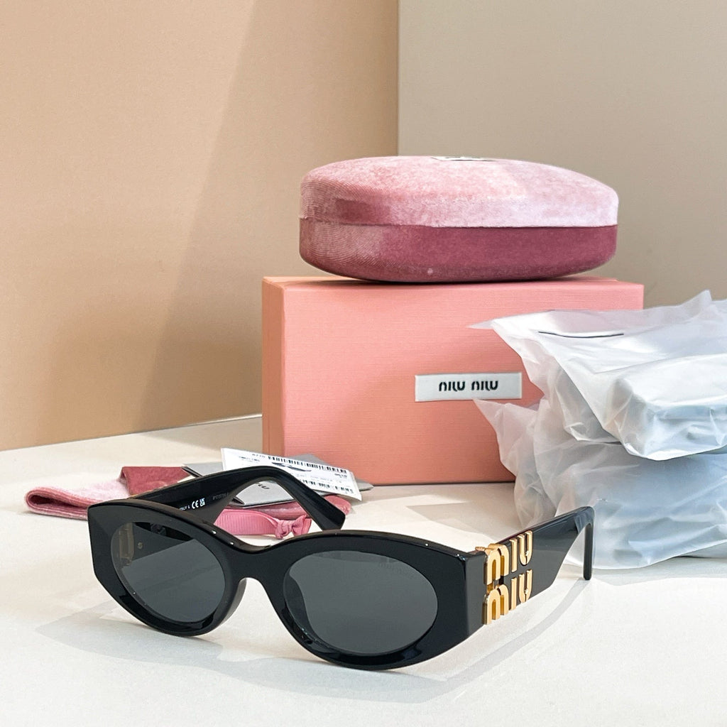 Miu Miu SMU 11W Sunglasses product image 1, provided for visual reference and product detail review