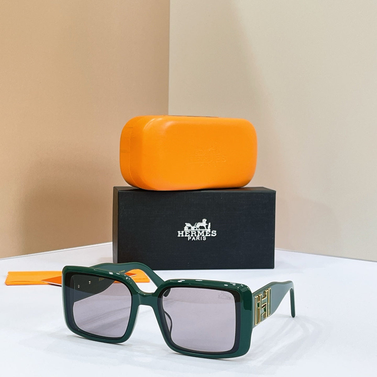 Hermes 9713 Sunglasses product image 4, provided for visual reference and product detail review